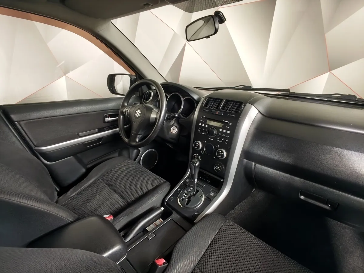 Suzuki Grand Vitara 2.4 AT AWD (169 л.с.) Серебристый в АВИЛОН. Слайд №12