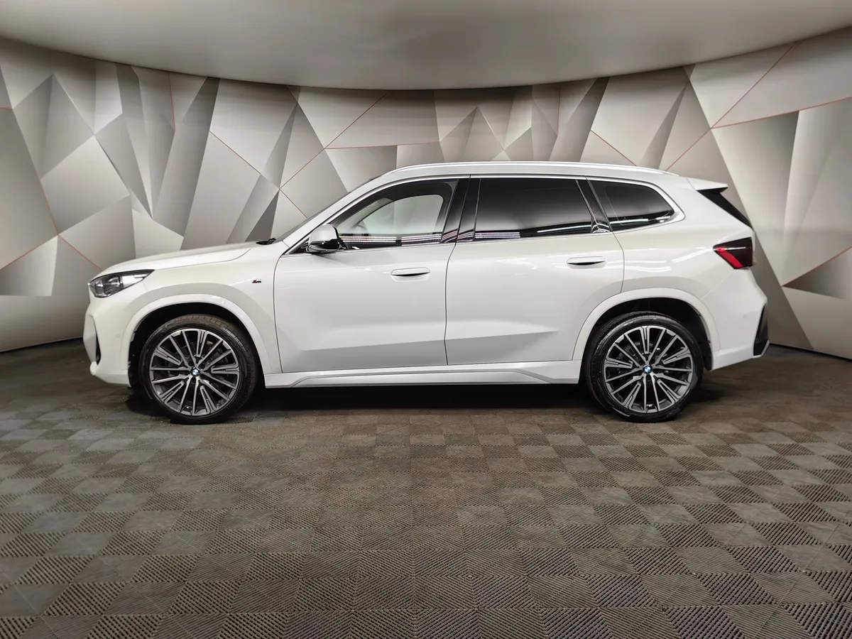 BMW X1 xDrive25 Li (204 л.с.) Белый в АВИЛОН. Слайд №5