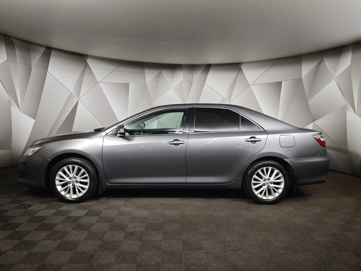 Toyota Camry 2.5 AT (181 л.с.) Серый в АВИЛОН. Слайд №5
