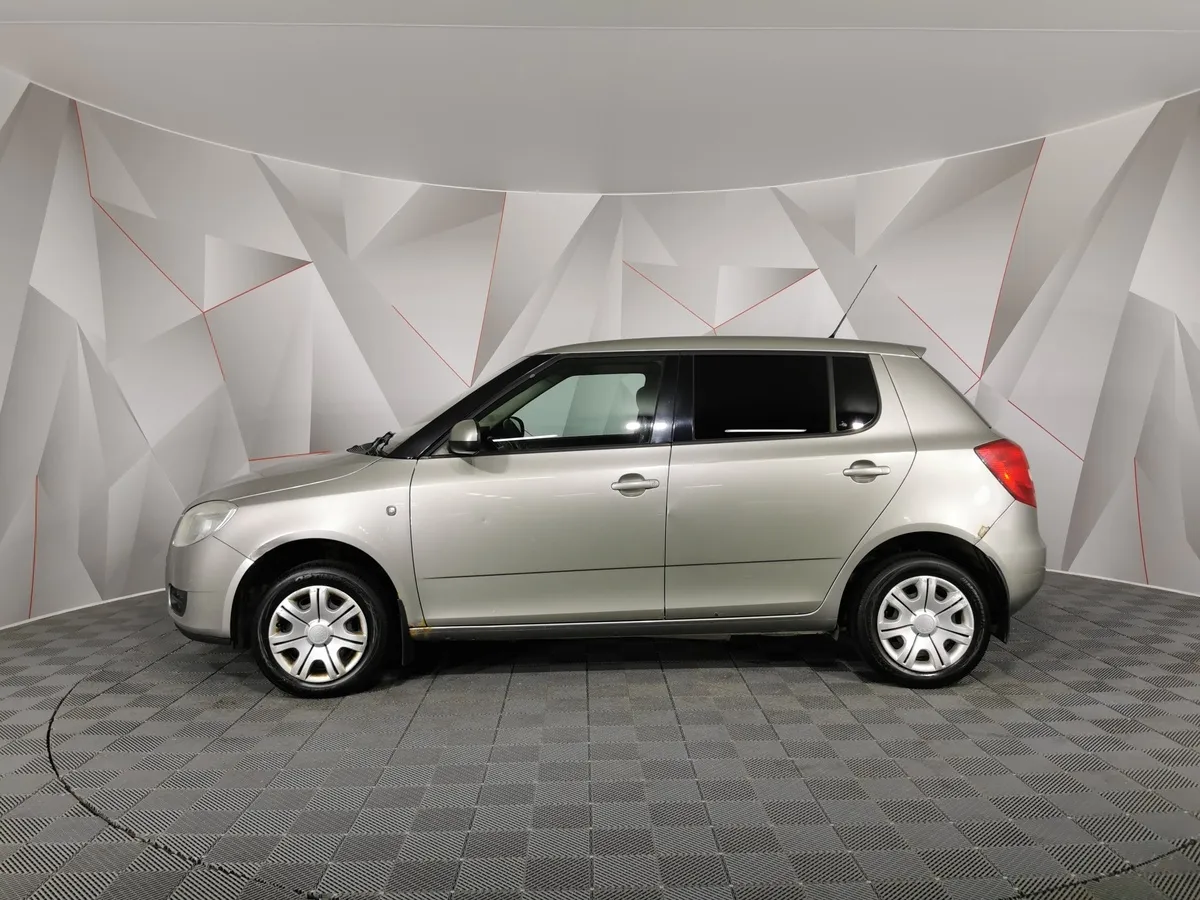 Skoda Fabia 1.2 MT (70 л.с.) Серый в АВИЛОН. Слайд №5