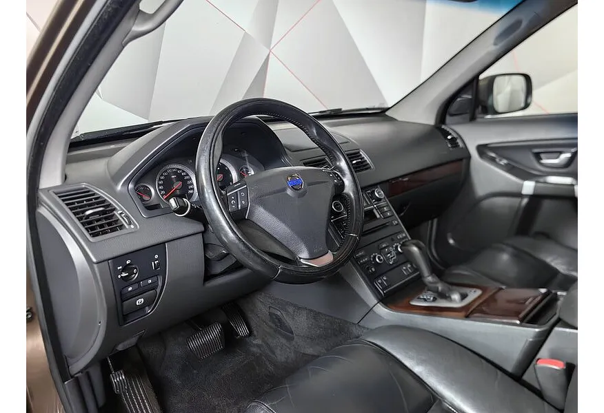 Volvo XC90 2.5 T5 Geartronic AWD (5 мест) (210 л.с.) Серый в АВИЛОН. Слайд №15