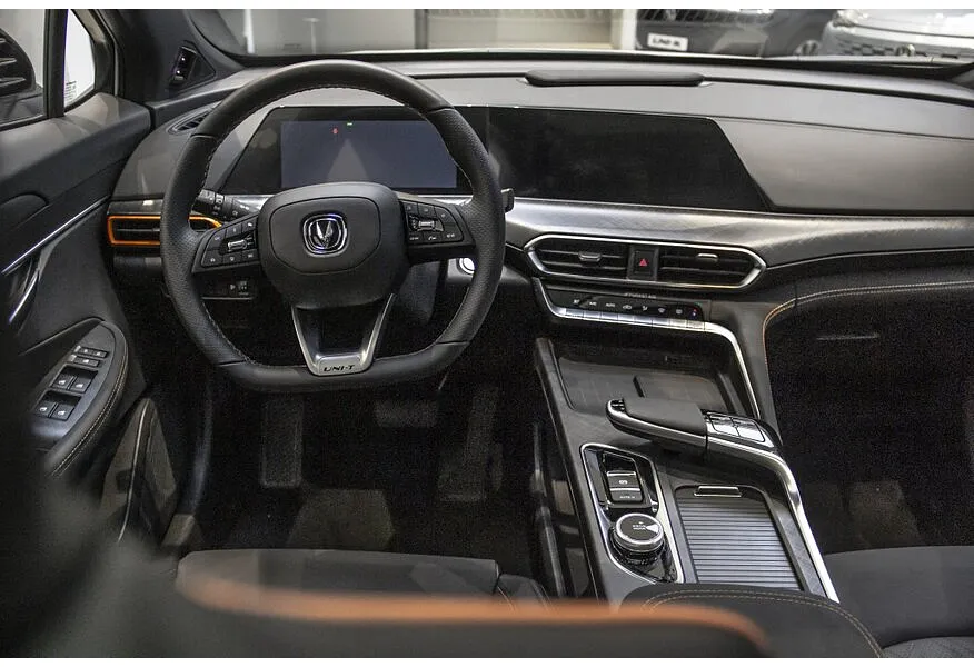 АВИЛОН - Changan UNI-T 1.5T 7DCT (181 л.с.) Luxe Черный - slide 1