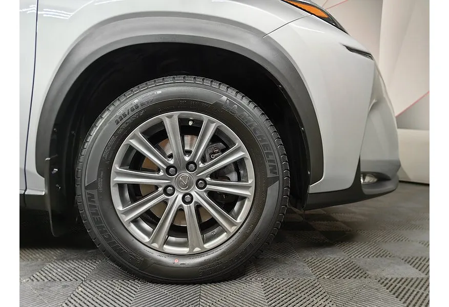 Lexus NX 200 CVT AWD (150 л.с.) Comfort Серебристый в АВИЛОН. Слайд №19