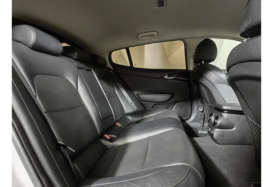 Kia Stinger 2.0 AT AWD (247 л.с.) Prestige Белый в АВИЛОН. Слайд №16