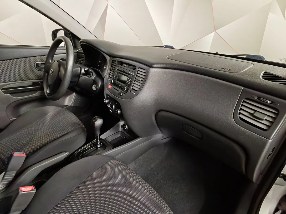 Kia Rio 1.4 AT (97 л.с.) Classic Серый в АВИЛОН. Слайд №13
