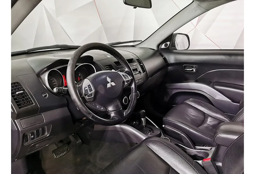 Mitsubishi Outlander 3.0 AT 4WD (220 л.с.) XL Черный в АВИЛОН. Слайд №19
