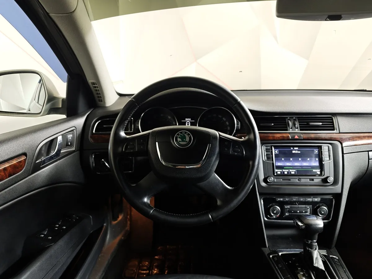 Skoda Superb 1.8 TSI AT (152 л.с.) Бежевый в АВИЛОН. Слайд №19