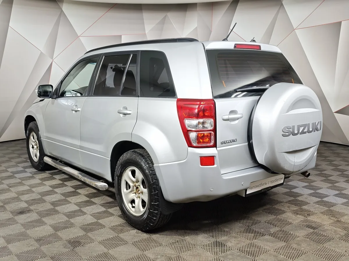 Suzuki Grand Vitara 2.0 AT (140 л.с.) Серебристый в АВИЛОН. Слайд №4