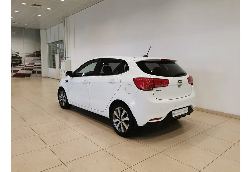 Kia Rio 1.6 AT (123 л.с.) Белый в АВИЛОН. Слайд №4