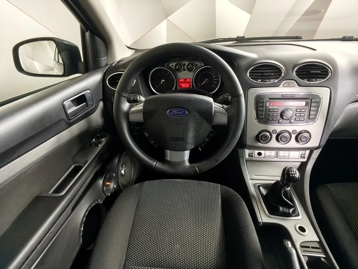 Ford Focus 1.6 MT (101 л.с.) Черный в АВИЛОН. Слайд №19