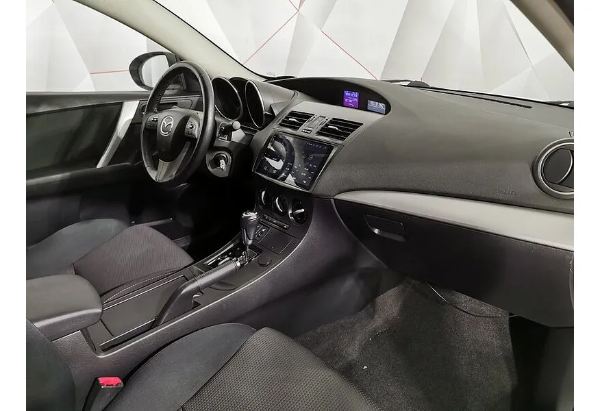 Mazda 3 1.6 AT (105 л.с.) Белый в АВИЛОН. Слайд №13