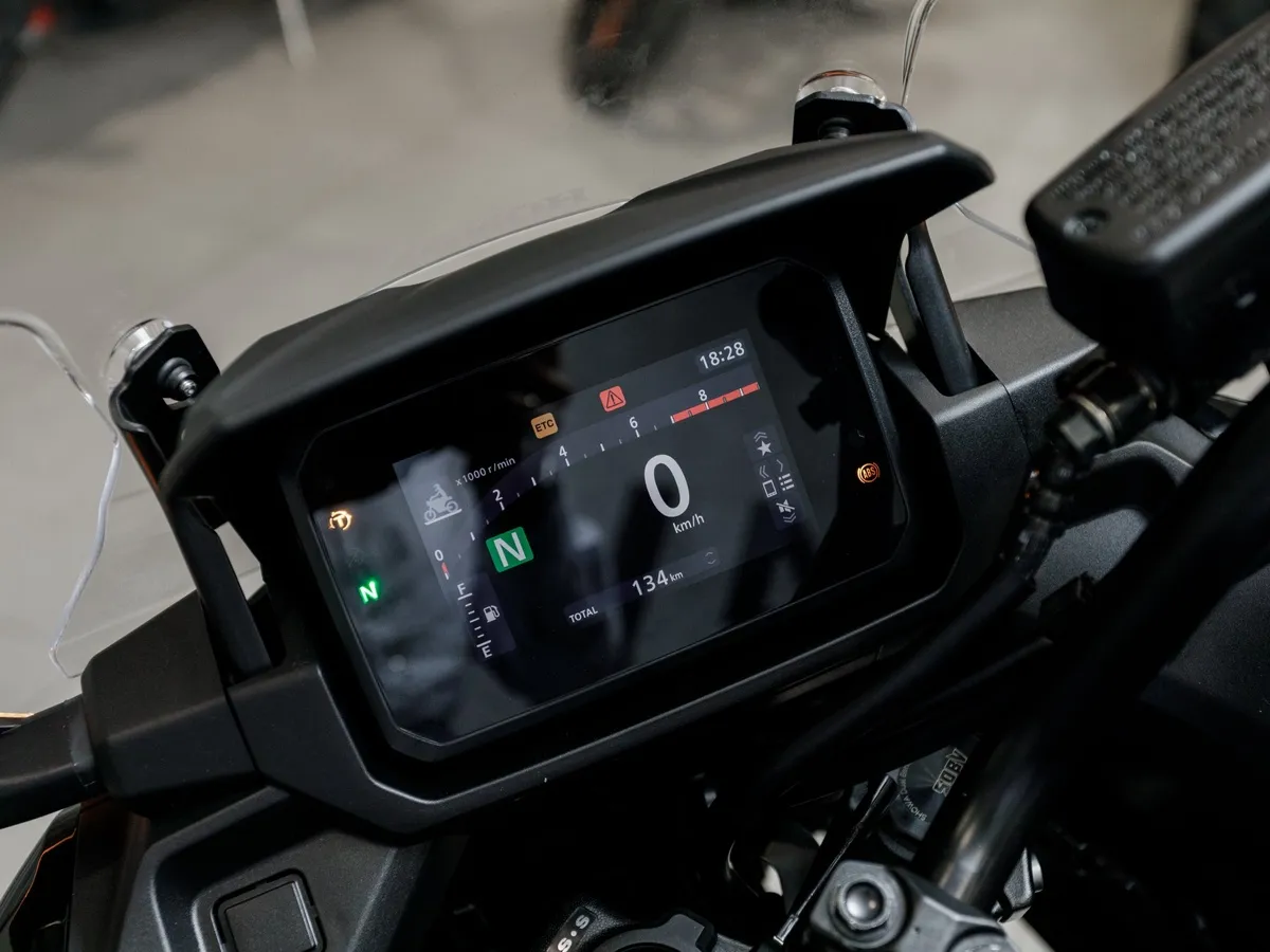 Honda NC750 X 750 см³ (59 л.с.) (59) 750 Серый в АВИЛОН. Слайд №9