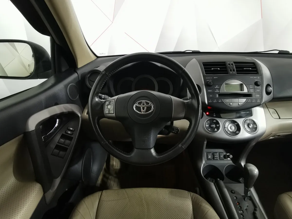 Toyota RAV4 2.0 AT AWD (152 л.с.) Бежевый в АВИЛОН. Слайд №18
