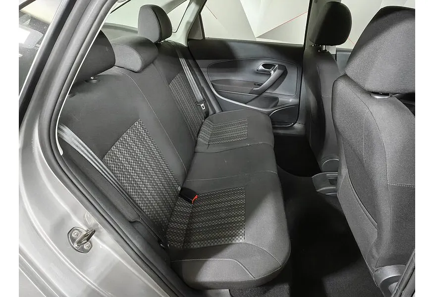 Volkswagen Polo 1.6 MPI AT (110 л.с.) Drive Серебристый в АВИЛОН. Слайд №16