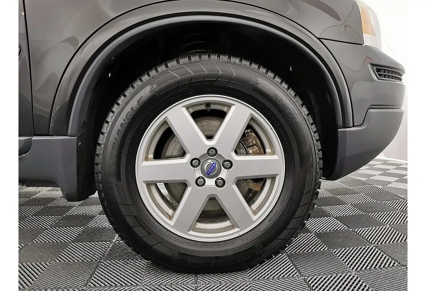 Volvo XC90 2.5 T5 Geartronic AWD (5 мест) (210 л.с.) Черный в АВИЛОН. Слайд №9