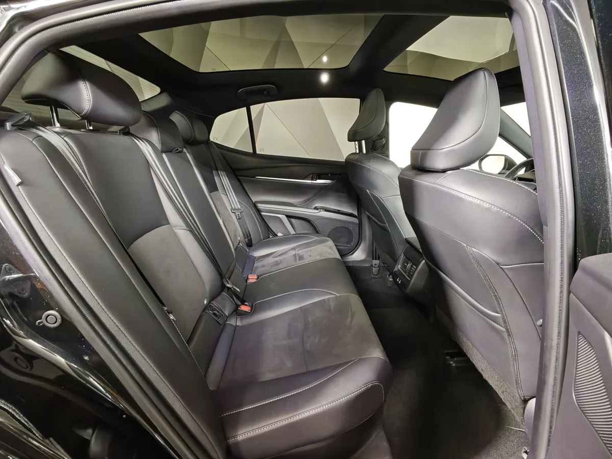 Toyota Camry 2.0h CVT (197 л.с.) Sport Plus Черный в АВИЛОН. Слайд №16