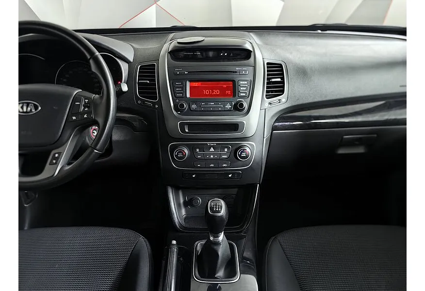 Kia Sorento 2.4 MT 4WD (174 л.с.) Белый в АВИЛОН. Слайд №14