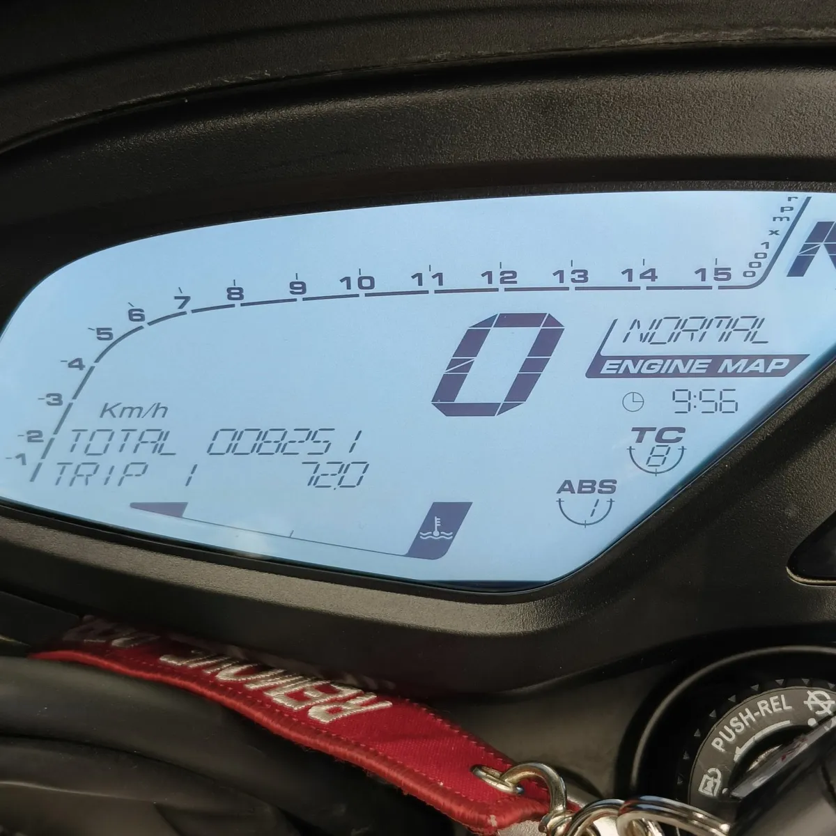 MV Agusta Brutale 798 см³ (110 л.с) (110) 798 Красный в АВИЛОН. Слайд №12