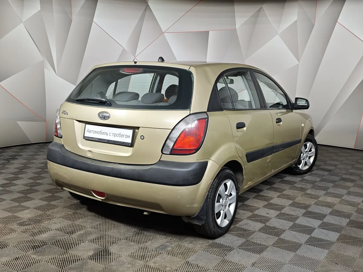 Kia Rio 1.4 MT (97 л.с.) Бежевый в АВИЛОН. Слайд №2