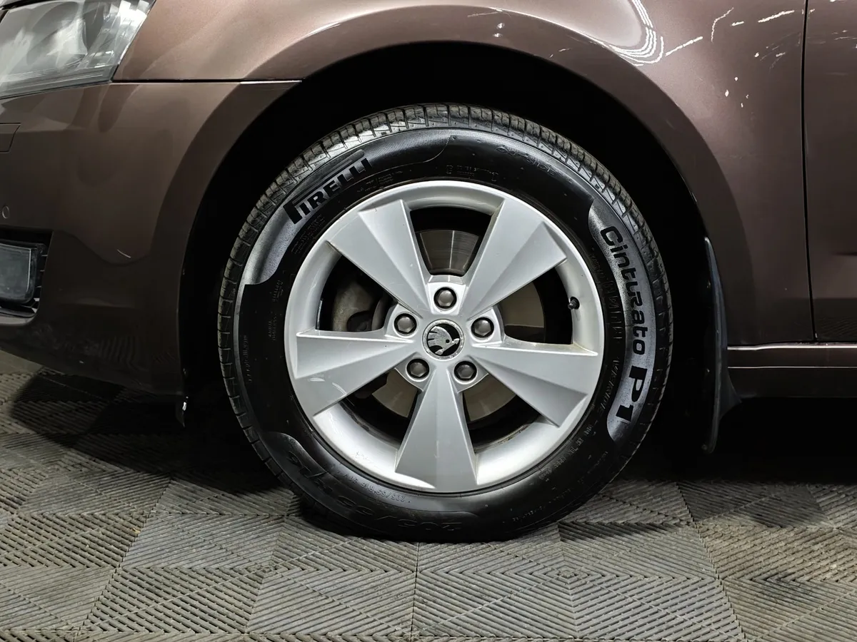 Skoda Octavia 1.6 MPI AT (110 л.с.) Коричневый в АВИЛОН. Слайд №9