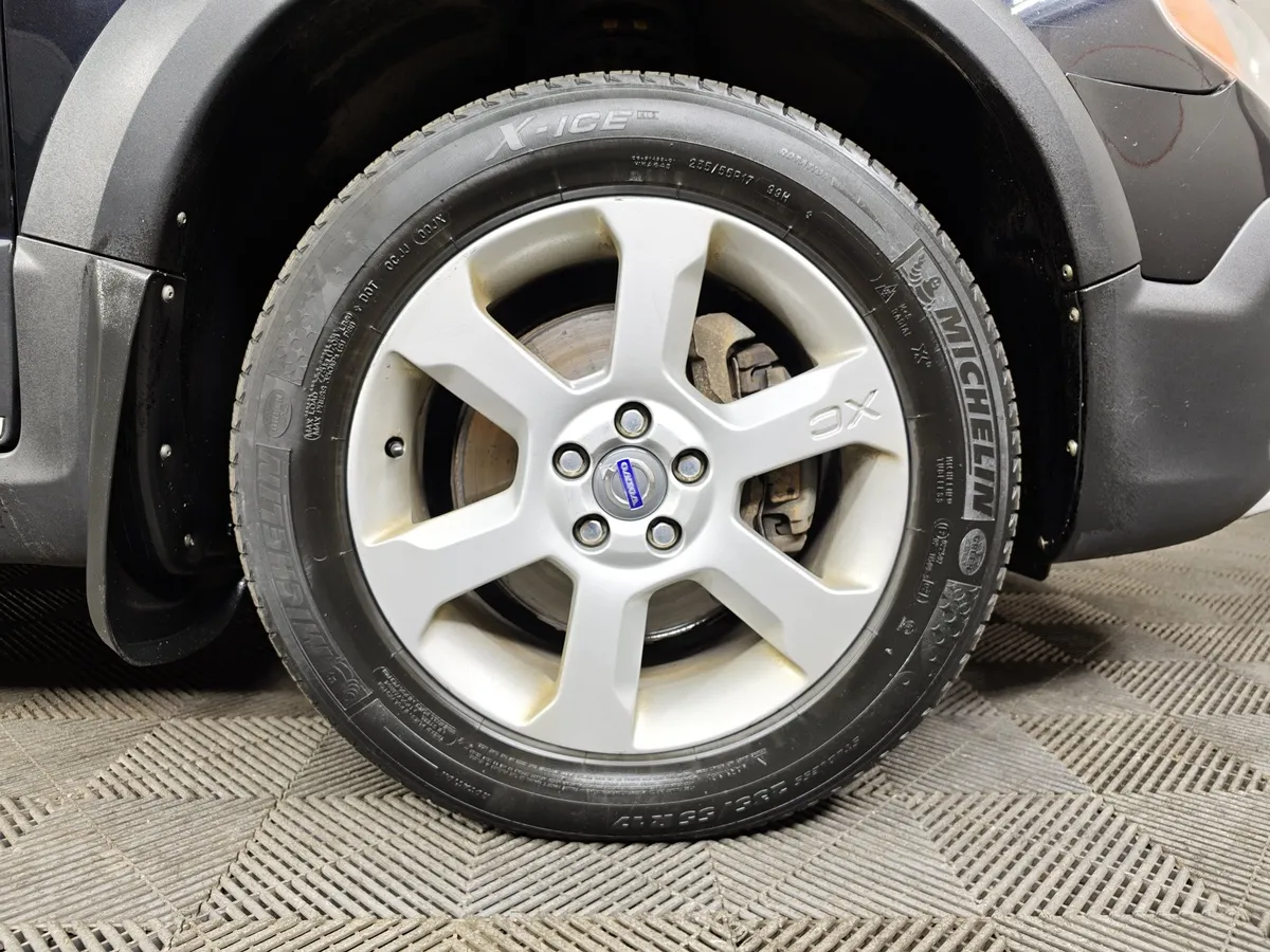Volvo XC70 2.4 D4 Geartronic AWD (163 л.с.) Черный в АВИЛОН. Слайд №9