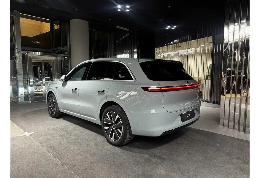 Li Auto L6 1.5 AT 4WD (150 л.с.) Pro Голубой в АВИЛОН. Слайд №2