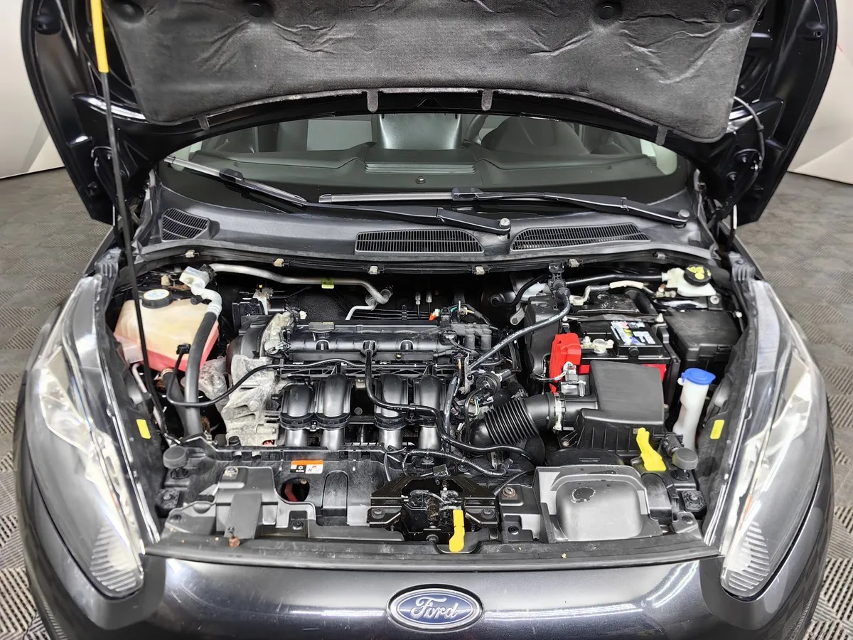 Ford Fiesta 1.6 Ti-VCT MT (85 л.с.) Ambiente Черный в АВИЛОН. Слайд №11