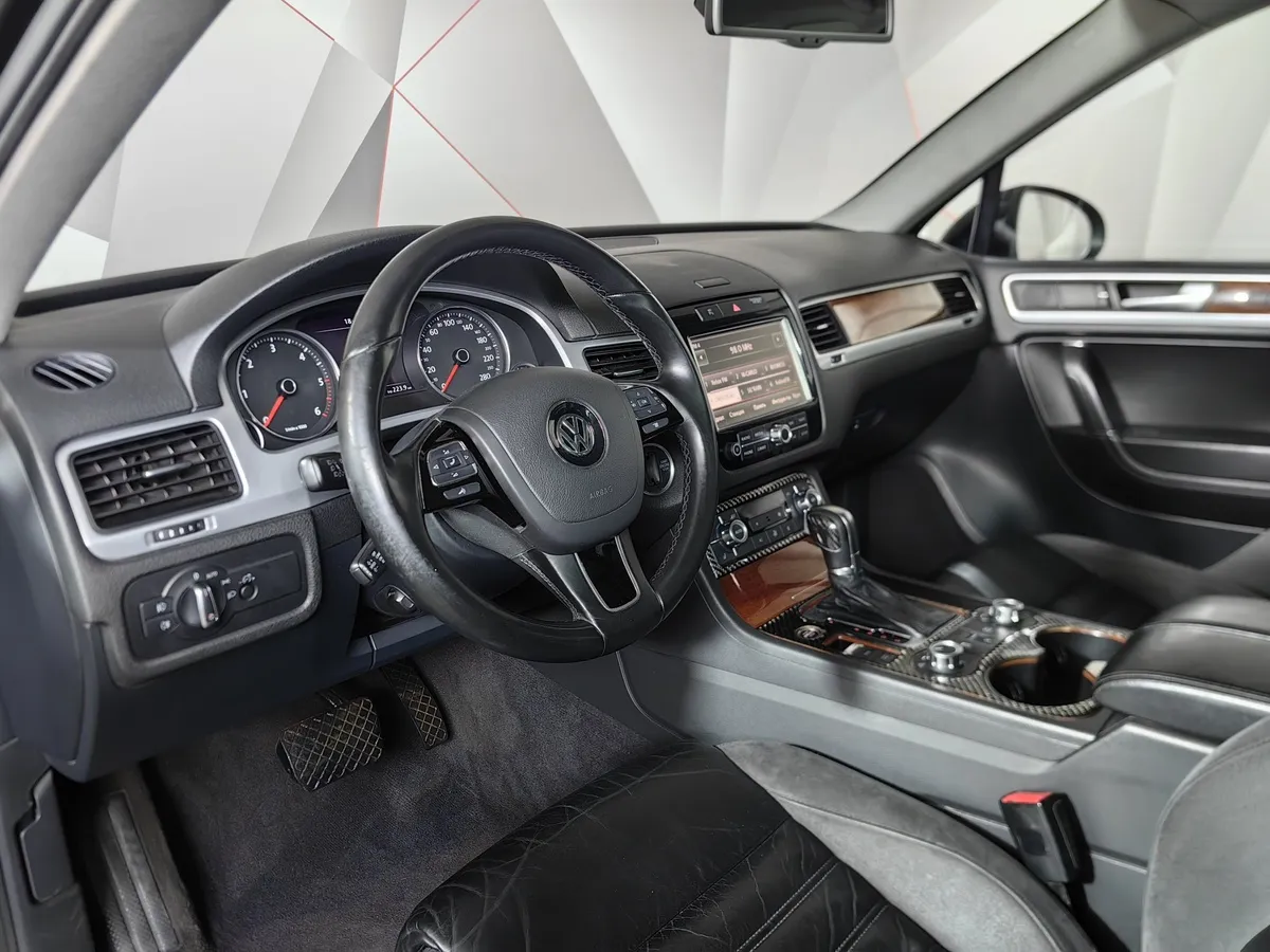 Volkswagen Touareg 3.0 TDI AT (240 л.с.) base Черный в АВИЛОН. Слайд №19