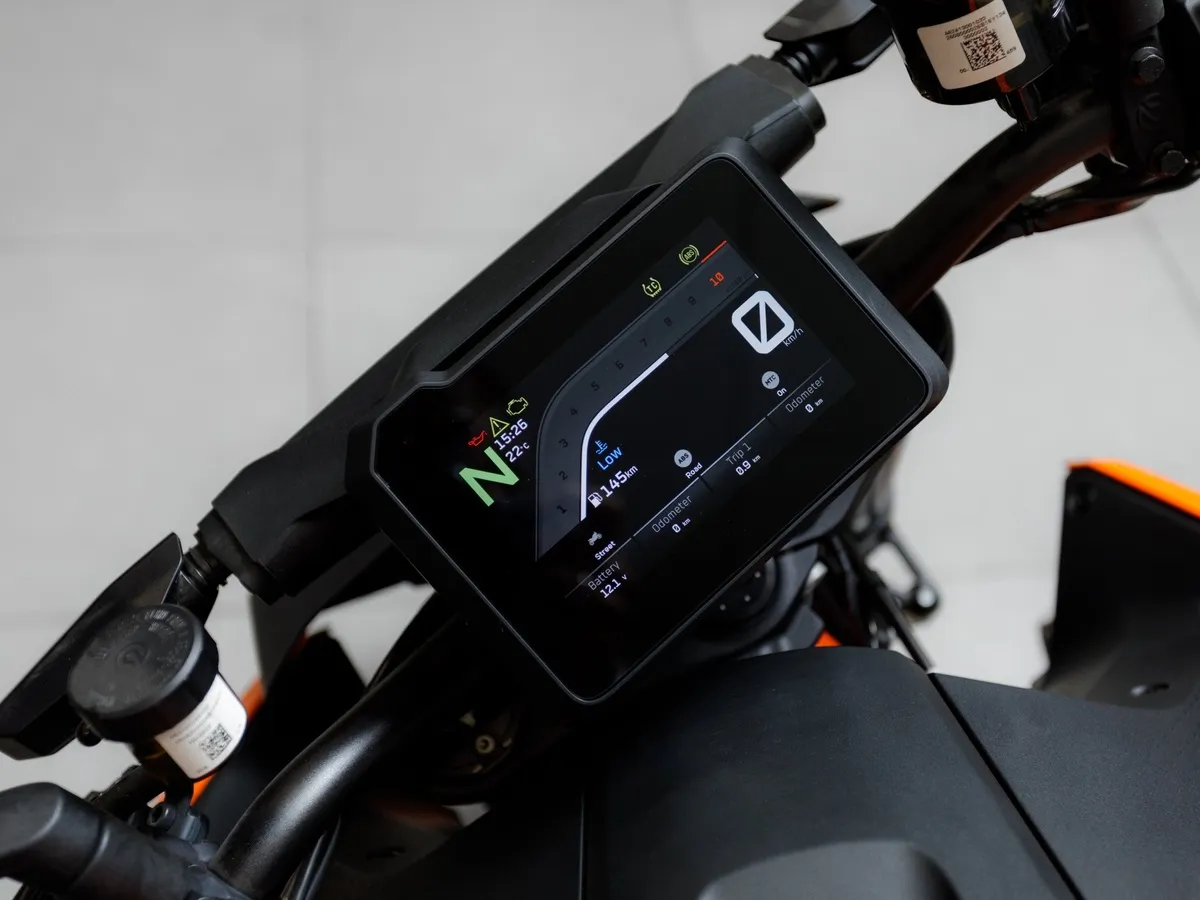 KTM 1390 Super Duke 1350 см³ (190 л.с.) (190) 1350 Оранжевый в АВИЛОН. Слайд №13