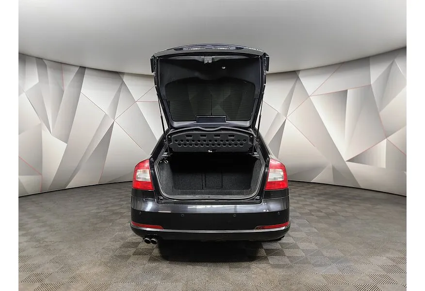 Skoda Octavia 2.0 TSI DSG (200 л.с.) RS Черный в АВИЛОН. Слайд №11