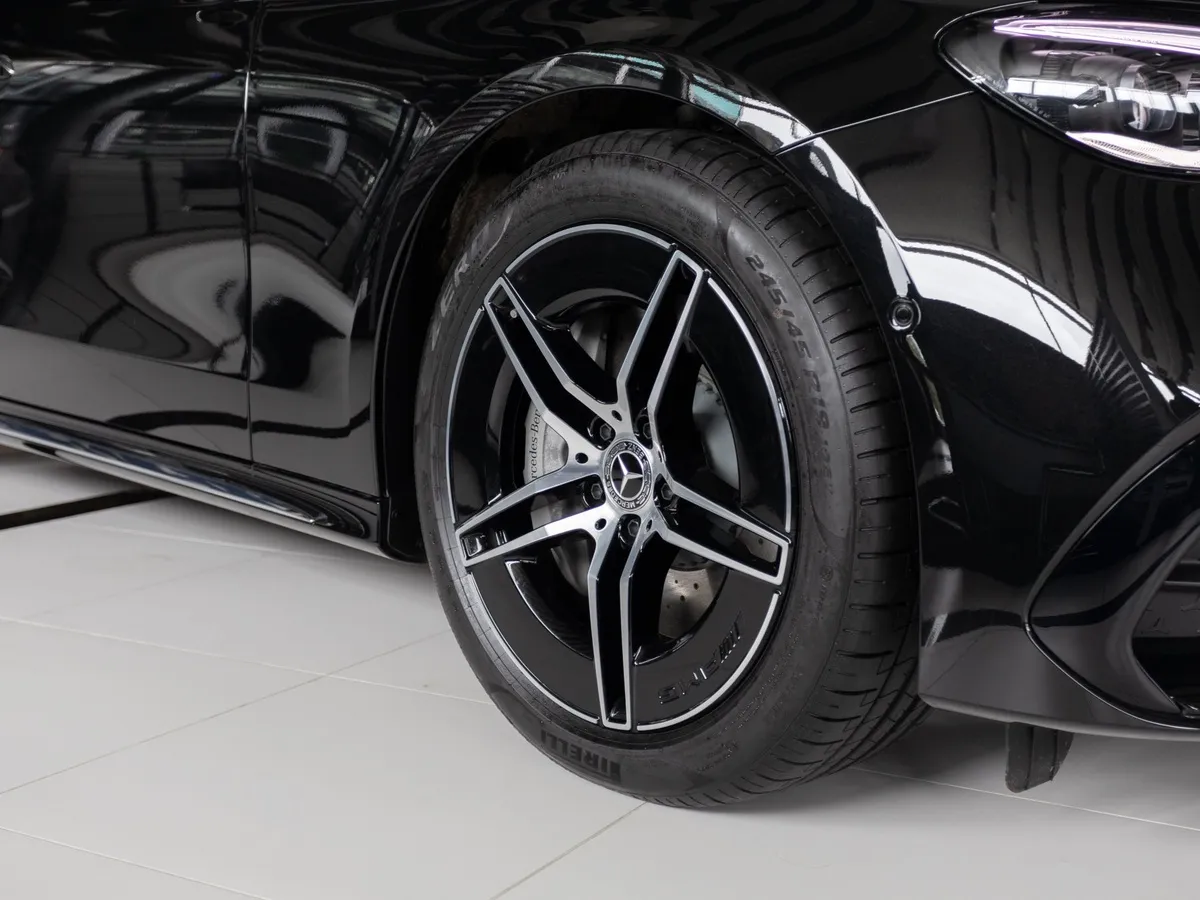 Mercedes-Benz E-Класс E 300 4MATIC (258 л.с.) Черный в АВИЛОН. Слайд №18