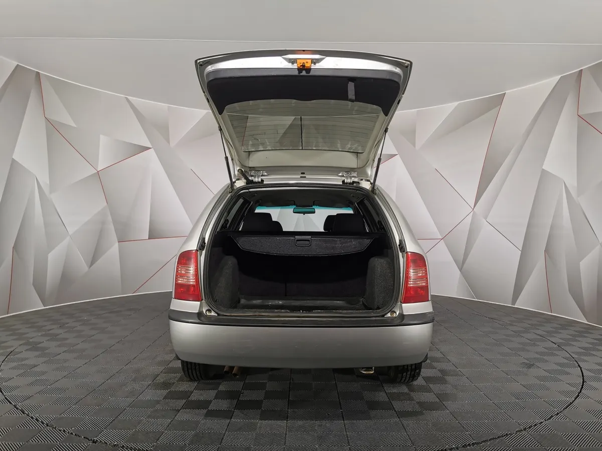 Skoda Octavia 1.6 MT (102 л.с.) Серебристый в АВИЛОН. Слайд №10