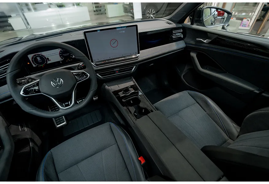 Volkswagen Tiguan 380 TSI 2.0 DSG 4WD (220 л.с.) R-Line Черный в АВИЛОН. Слайд №9