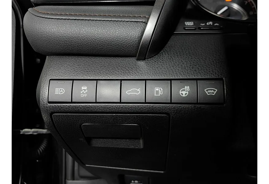 Toyota Camry 2.5 AT (181 л.с.) Стандарт Черный в АВИЛОН. Слайд №21