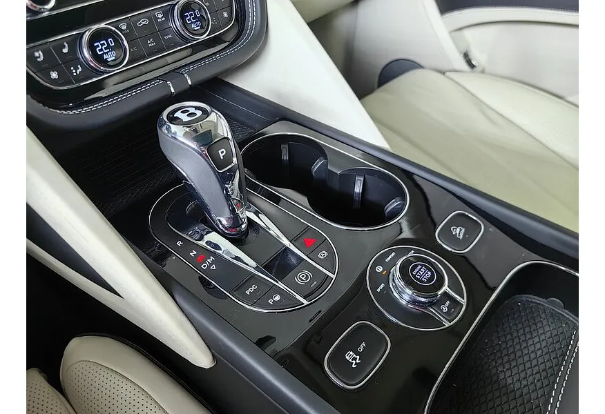 Bentley Bentayga 4.0 AT AWD (550 л.с.) Черный в АВИЛОН. Слайд №26