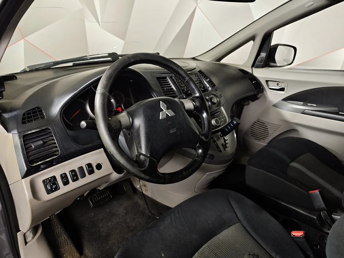 Mitsubishi Grandis 2.4 AT 4WD (165 л.с.) Белый в АВИЛОН. Слайд №16