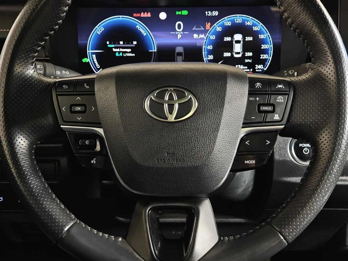Toyota Camry 2.0h CVT (197 л.с.) Sport Plus Белый в АВИЛОН. Слайд №22