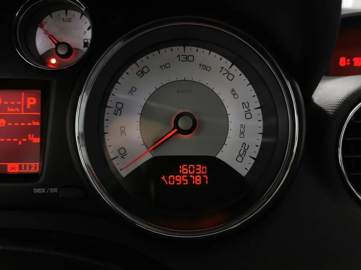 Peugeot 308 1.6 AT (120 л.с.) Синий в АВИЛОН. Слайд №17