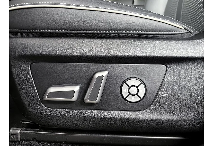 TANK 300 2.0T AT 4WD (220 л.с.) City Premium Красный в АВИЛОН. Слайд №14