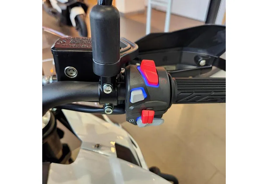 Benelli TRK 502 X 500 см³ (48 л.с.) 500 Комбинированный в АВИЛОН. Слайд №12