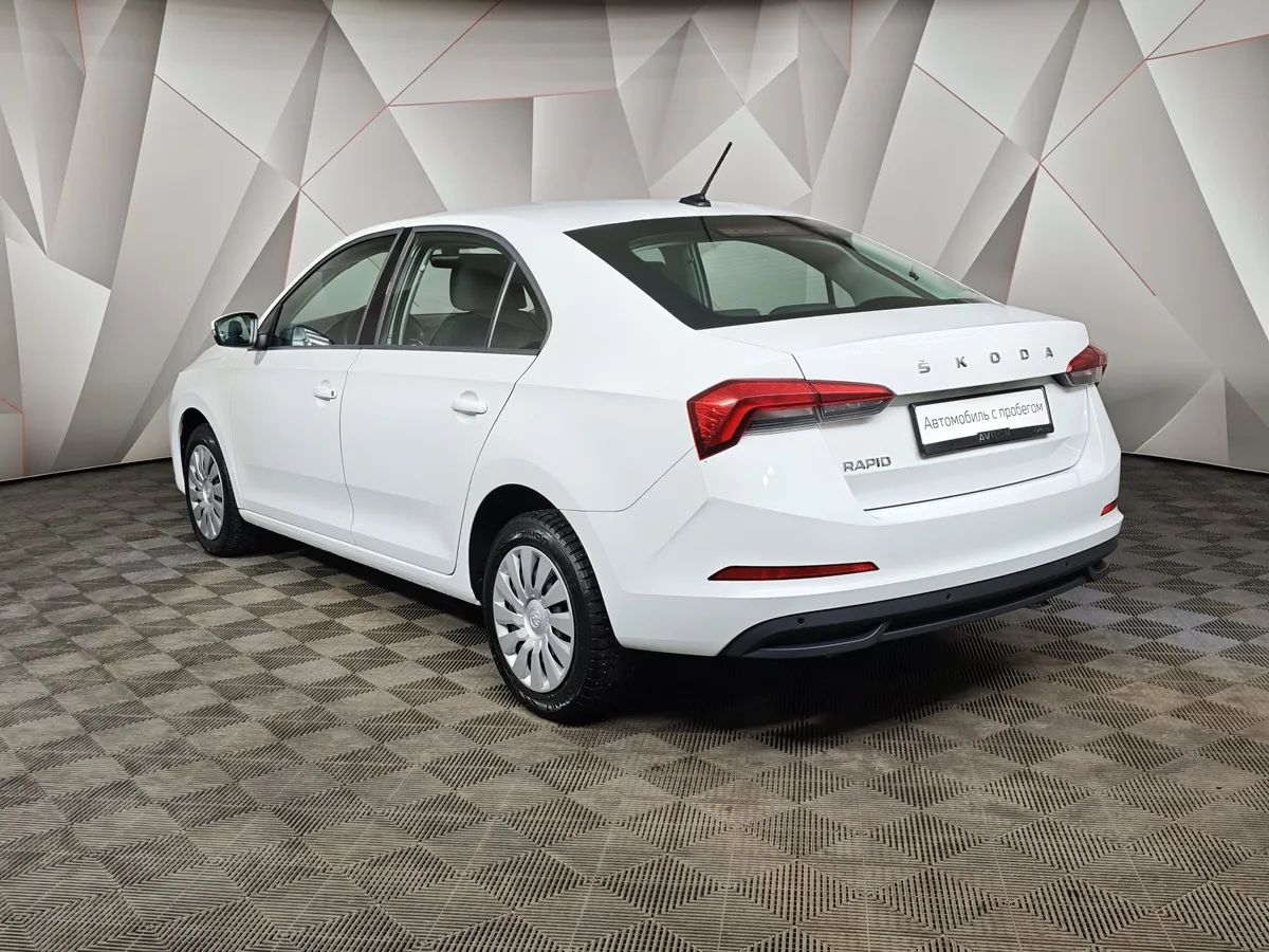 Skoda Rapid 1.6 AT (110 л.с.) Белый в АВИЛОН. Слайд №4