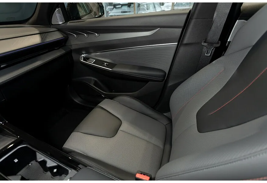 Geely Cityray 1.5T 7DCT 2WD (150 л.с.) Flagship Серебристый в АВИЛОН. Слайд №11