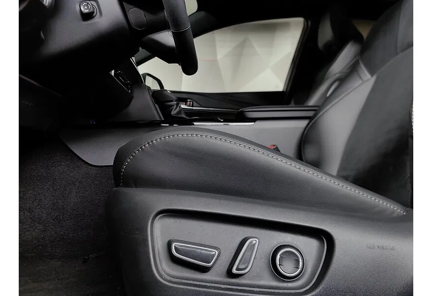 Toyota Camry 2.0h CVT (197 л.с.) Sport Plus Черный в АВИЛОН. Слайд №21