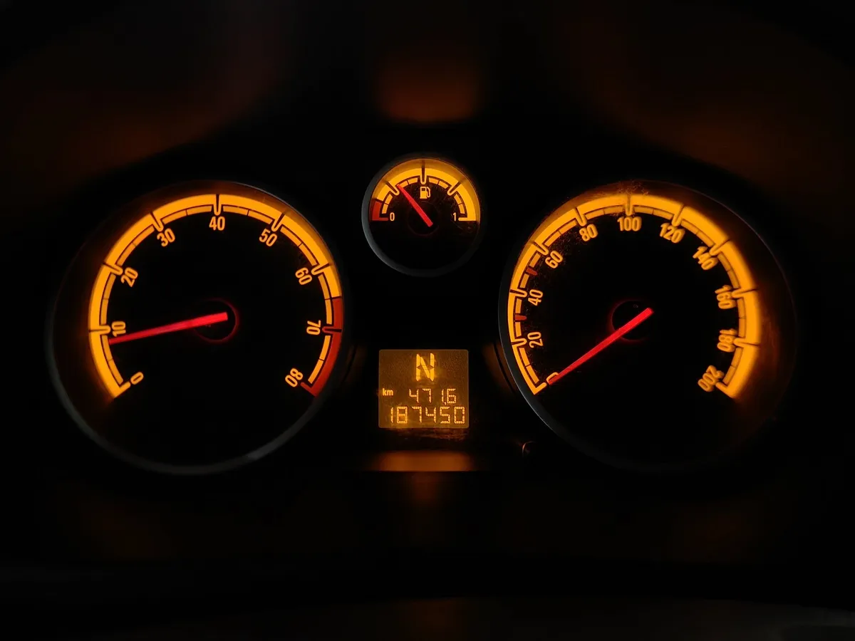 Opel Corsa 1.2 Easytronic (80 л.с.) Черный в АВИЛОН. Слайд №18