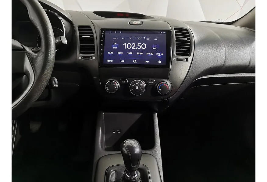 Kia Cerato 1.6 MT (130 л.с.) Comfort (D460) Серебристый в АВИЛОН. Слайд №15