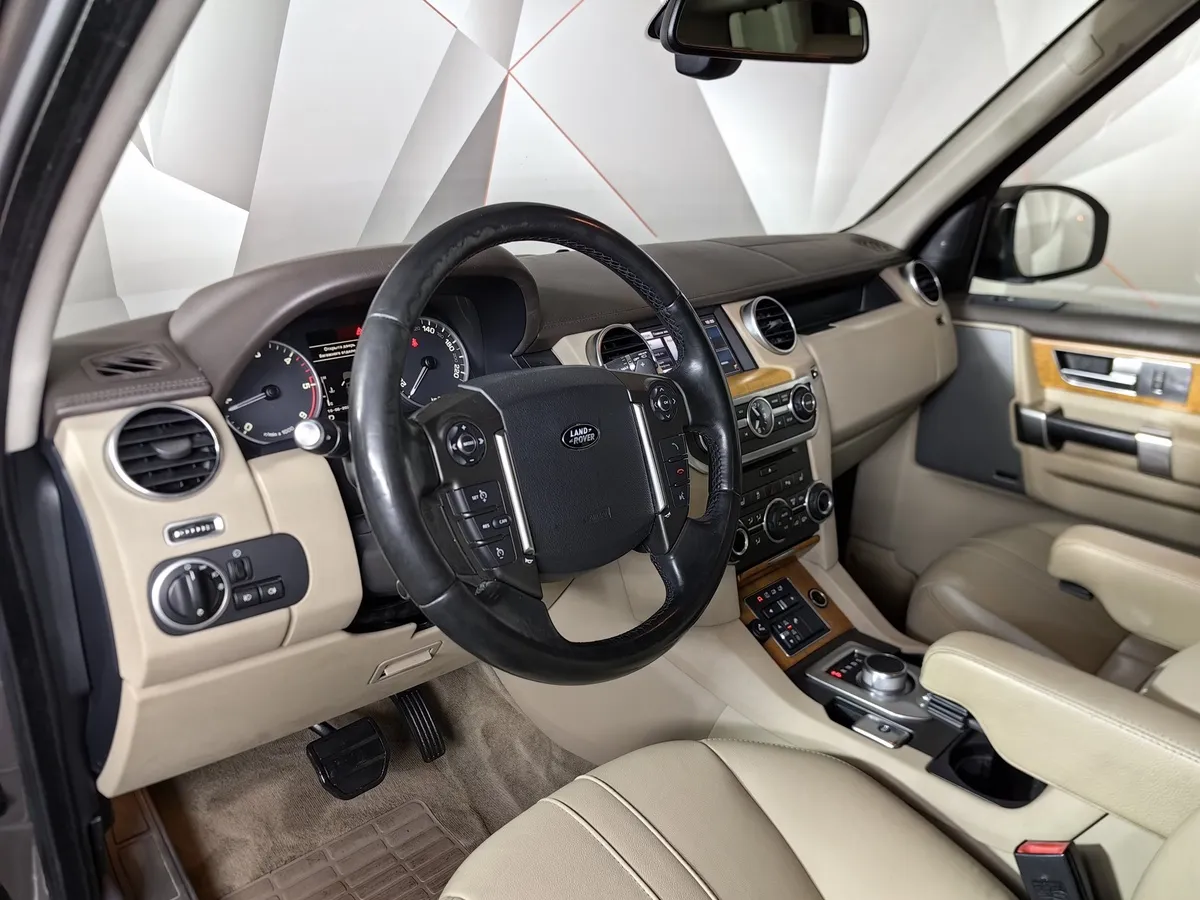 Land Rover Discovery 3.0 SDV6 4WD AT (252 л.с.) HSE Коричневый в АВИЛОН. Слайд №16