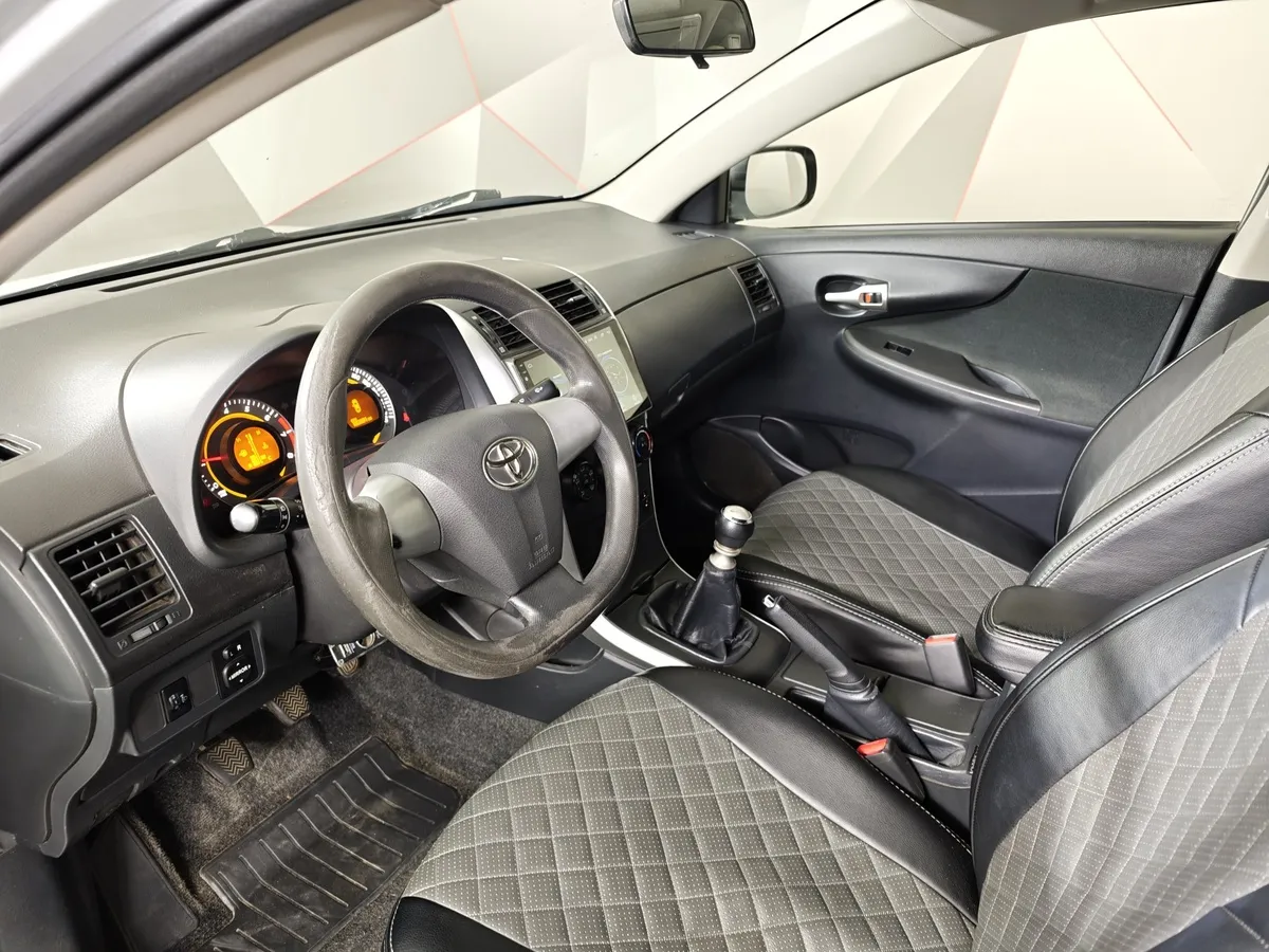 Toyota Corolla 1.6 MT (124 л.с.) Серебристый в АВИЛОН. Слайд №19