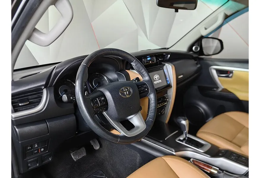 Toyota Fortuner 2.8 TD AT 4WD (177 л.с.) Комфорт Коричневый в АВИЛОН. Слайд №18