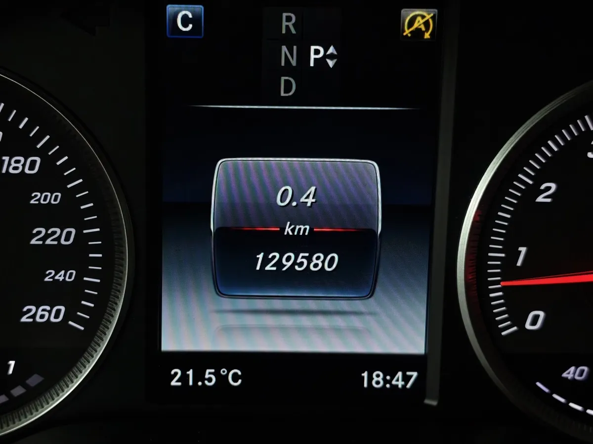 Mercedes-Benz GLC 300 9G-TRONIC 4MATIC (245 л.с.) Коричневый в АВИЛОН. Слайд №17
