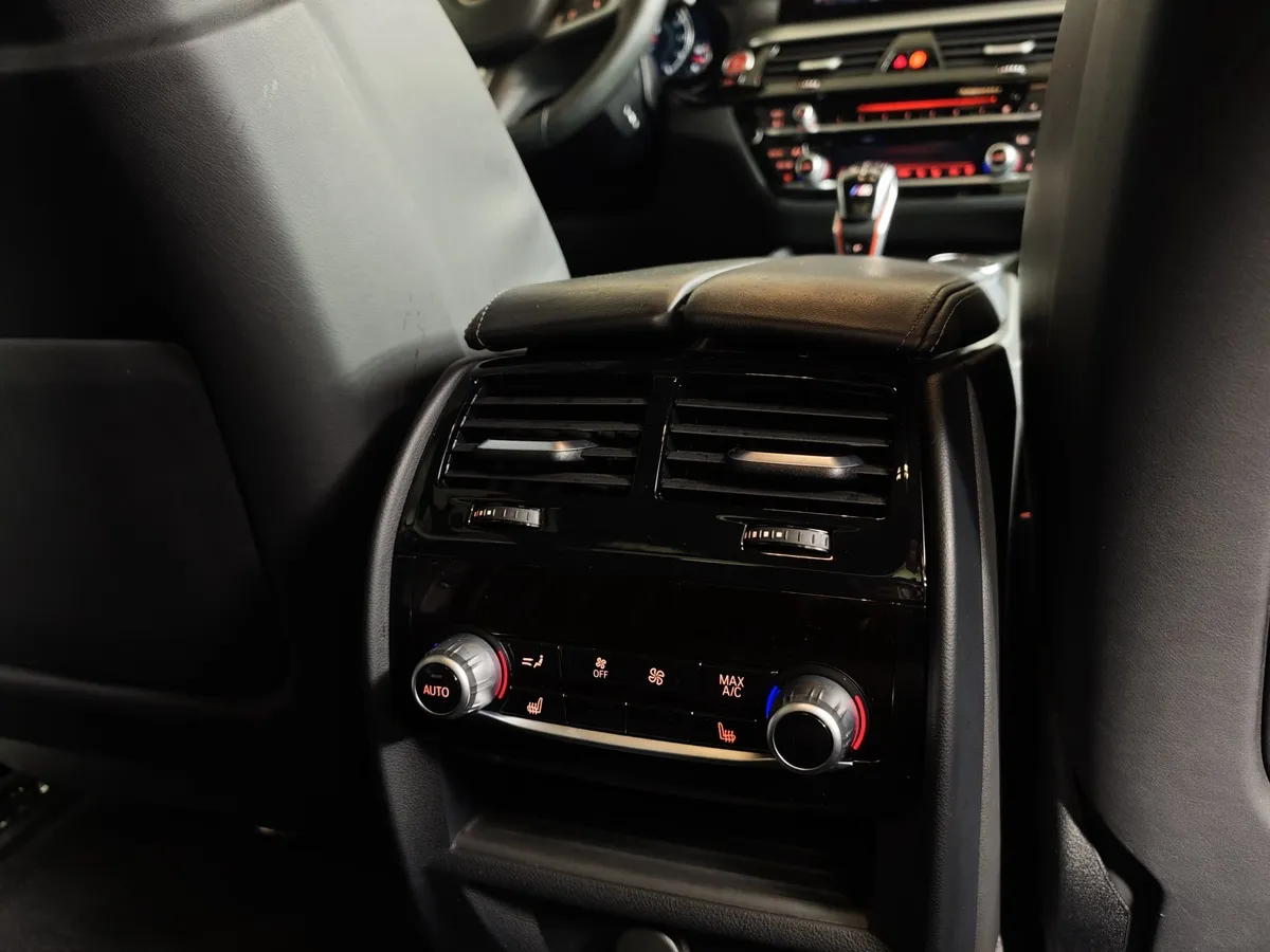 BMW M5 4.4 Steptronic xDrive (625 л.с.) Competition Черный в АВИЛОН. Слайд №19